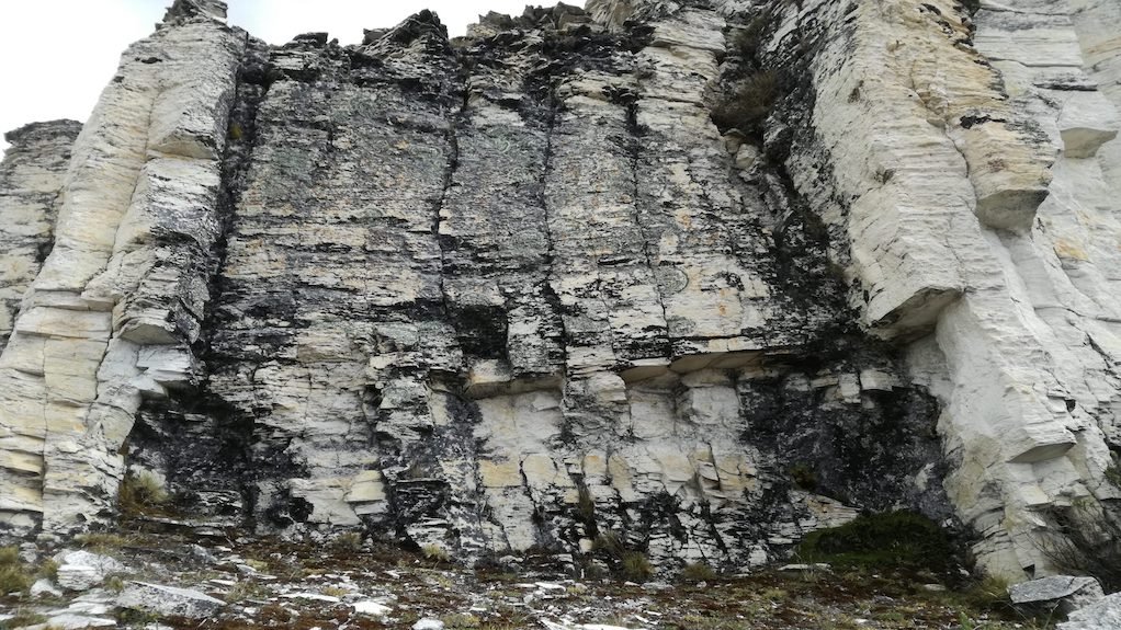 Lithium rock face at the Flachani project